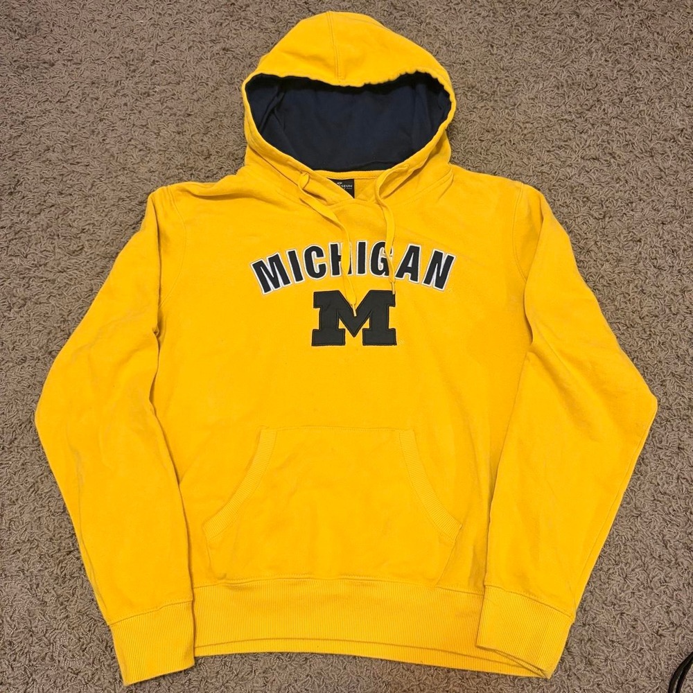 Colosseum Michigan Wolverines Womens Hoodie Yellow Embroidered Sweatshirt Large
